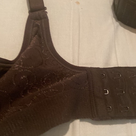 Bali Stretch comfort bra without underwire and built in padding - Picture 3 of 6